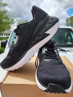 KURU Triple MAX Ion Black With White Accents Mens Athletic Shoe! Support!